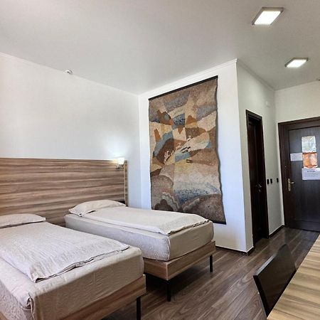 Amir Hotel Karakol Luaran gambar