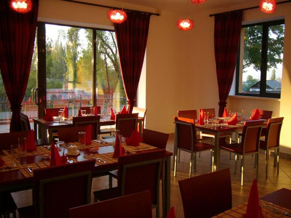 Amir Hotel Karakol Luaran gambar