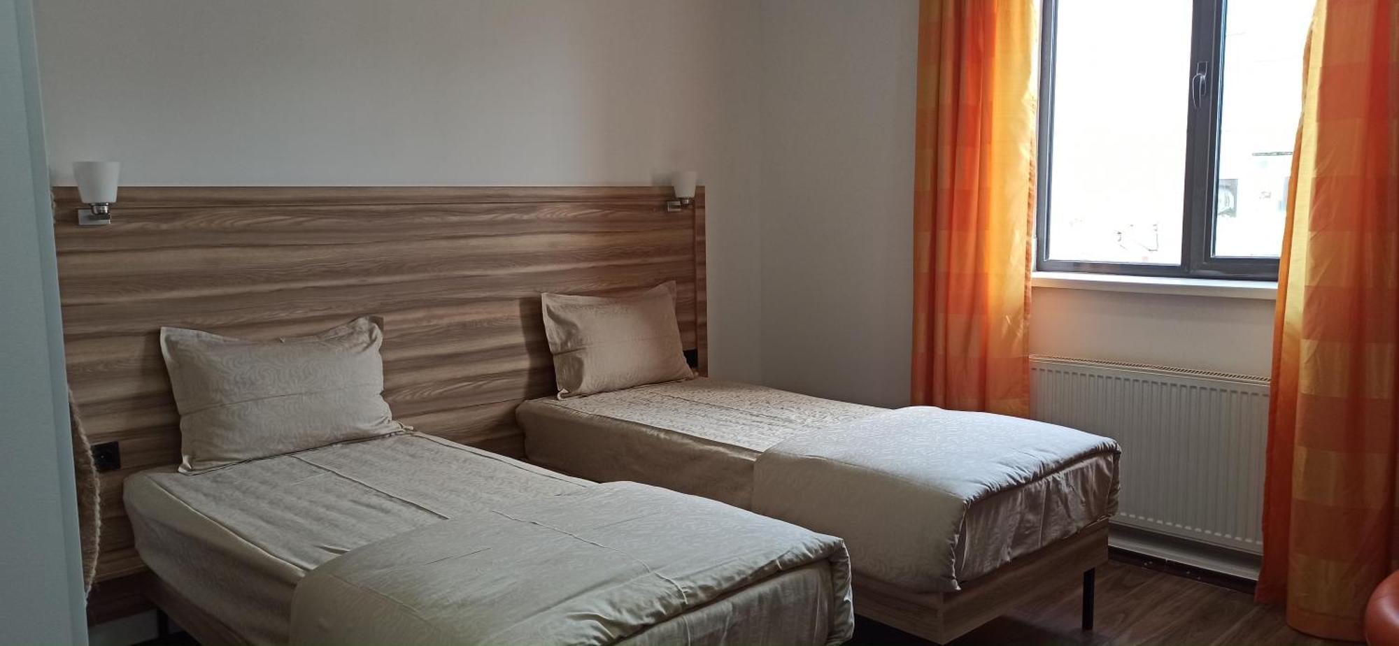 Amir Hotel Karakol Luaran gambar