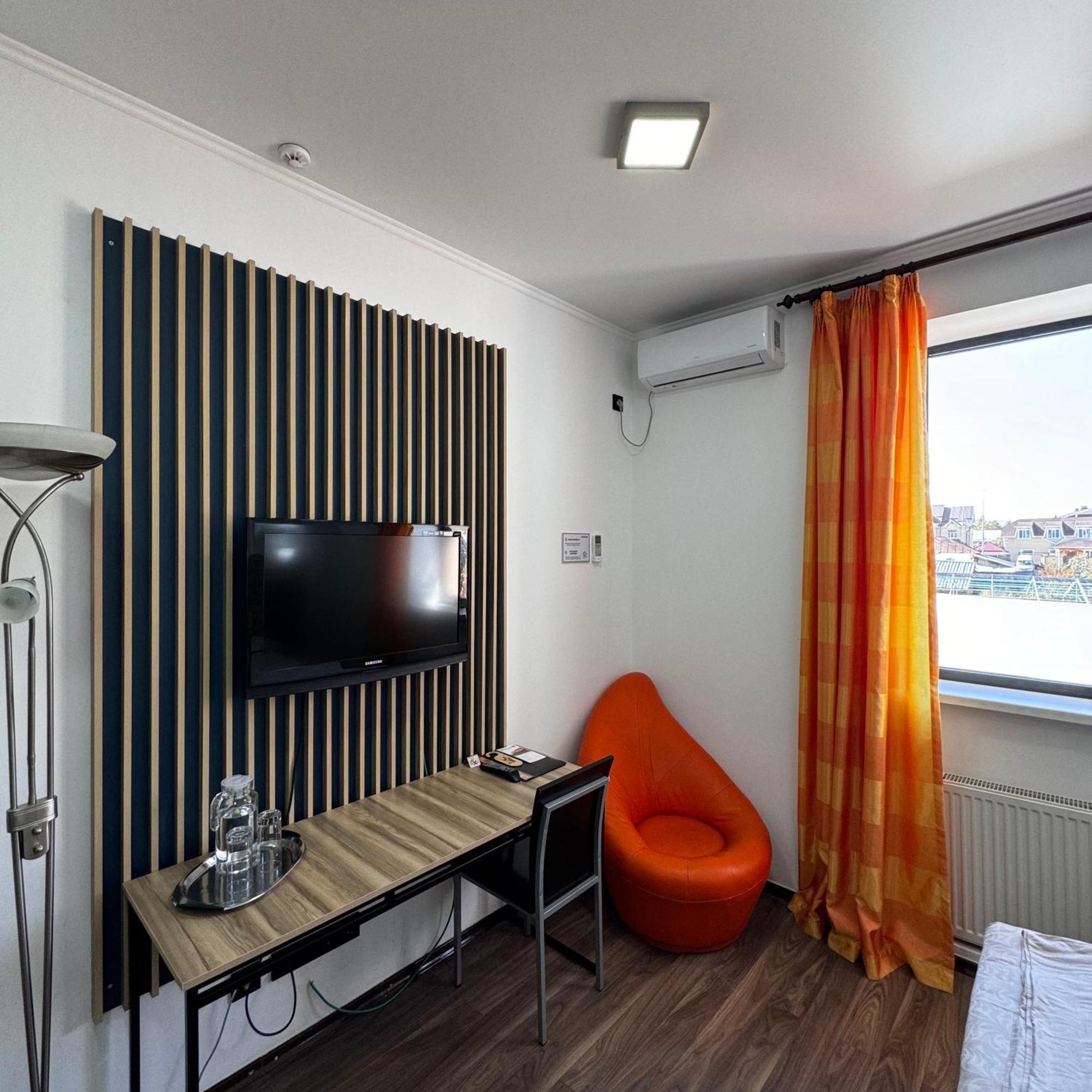 Amir Hotel Karakol Luaran gambar