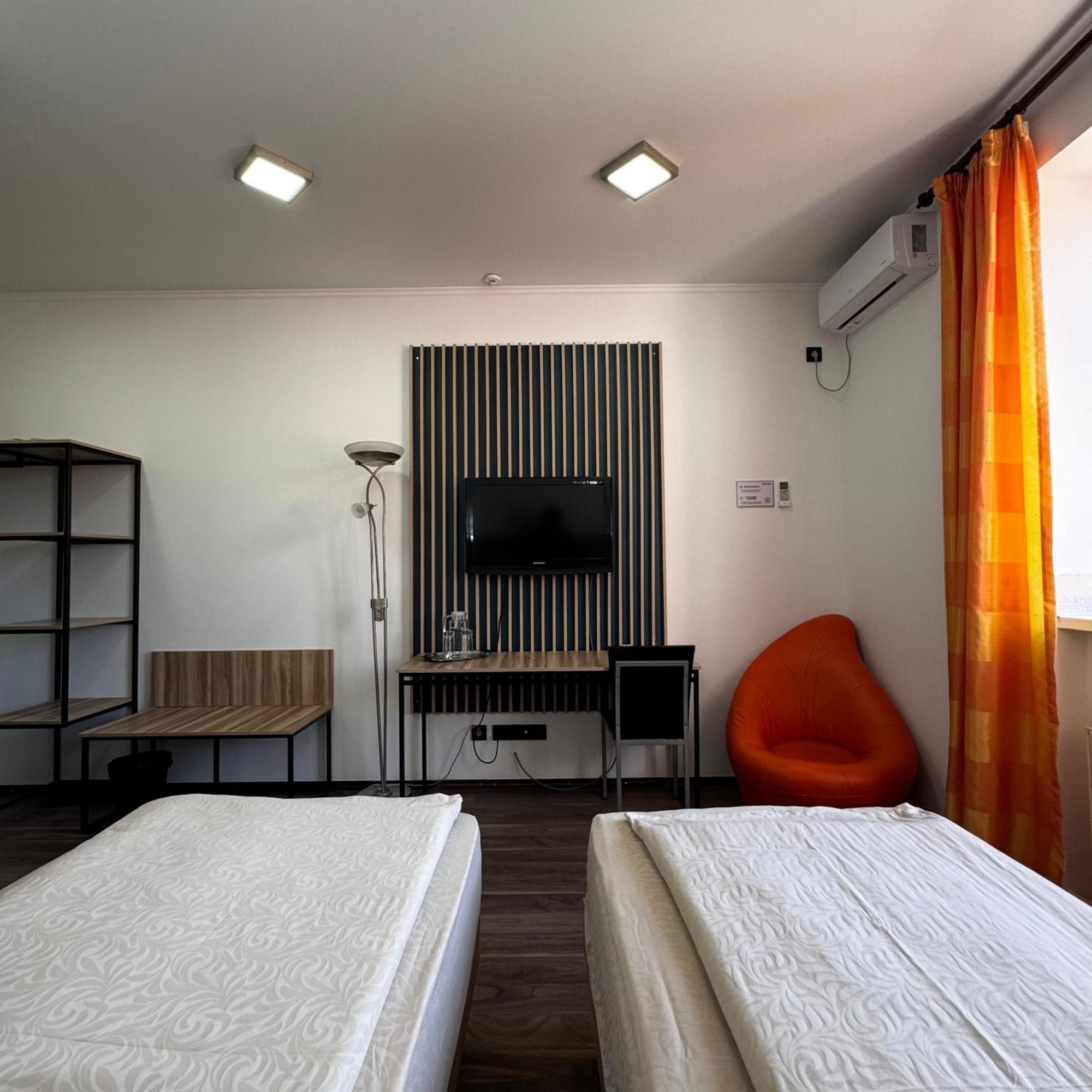 Amir Hotel Karakol Luaran gambar