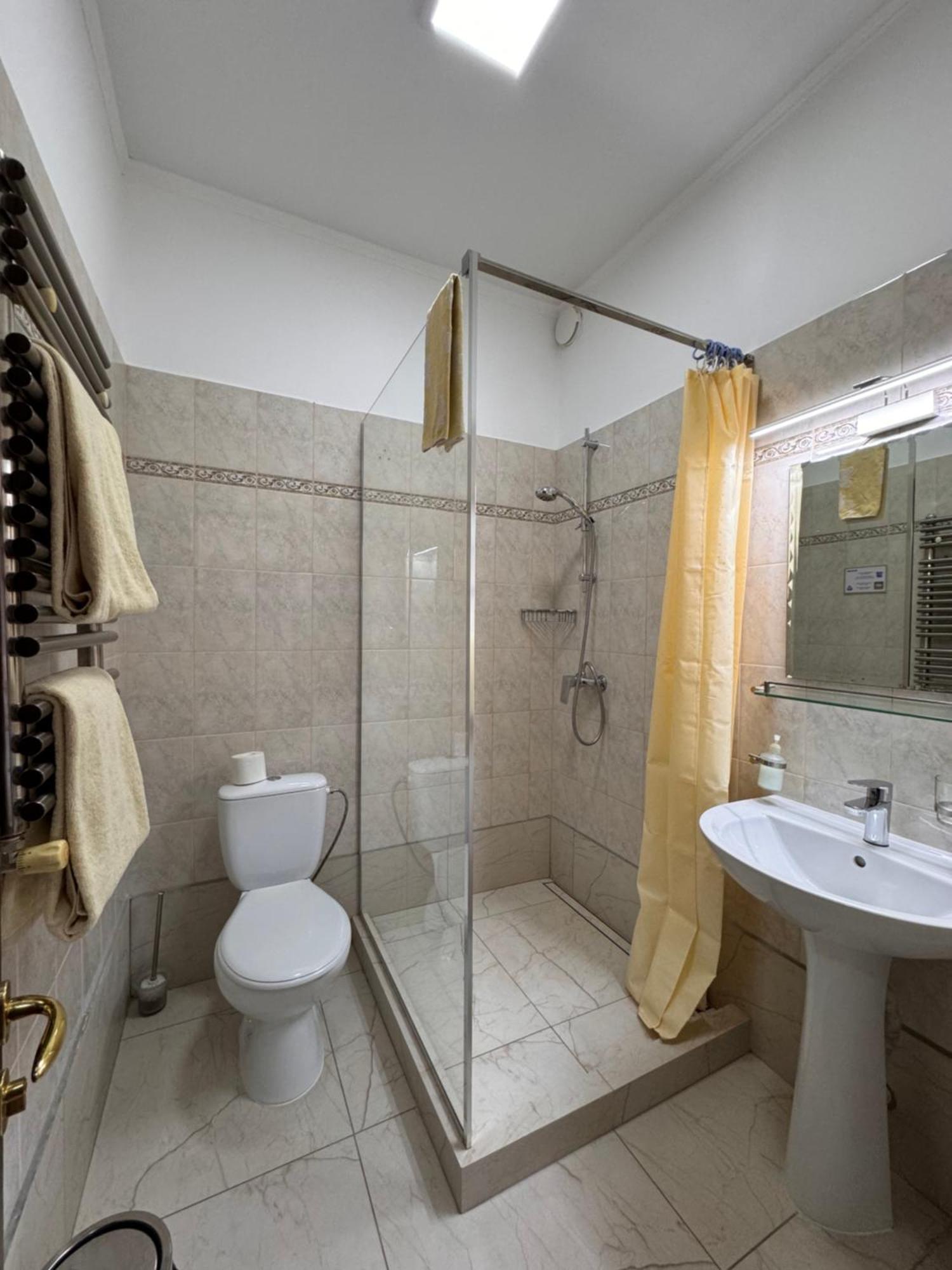 Amir Hotel Karakol Luaran gambar