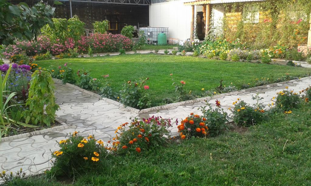 Amir Hotel Karakol Luaran gambar
