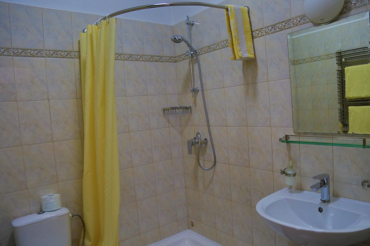 Amir Hotel Karakol Luaran gambar