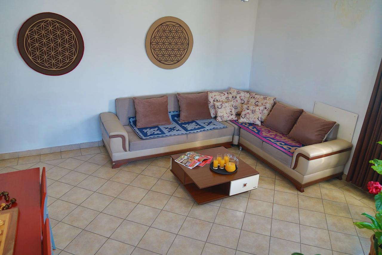 Amir Hotel Karakol Luaran gambar
