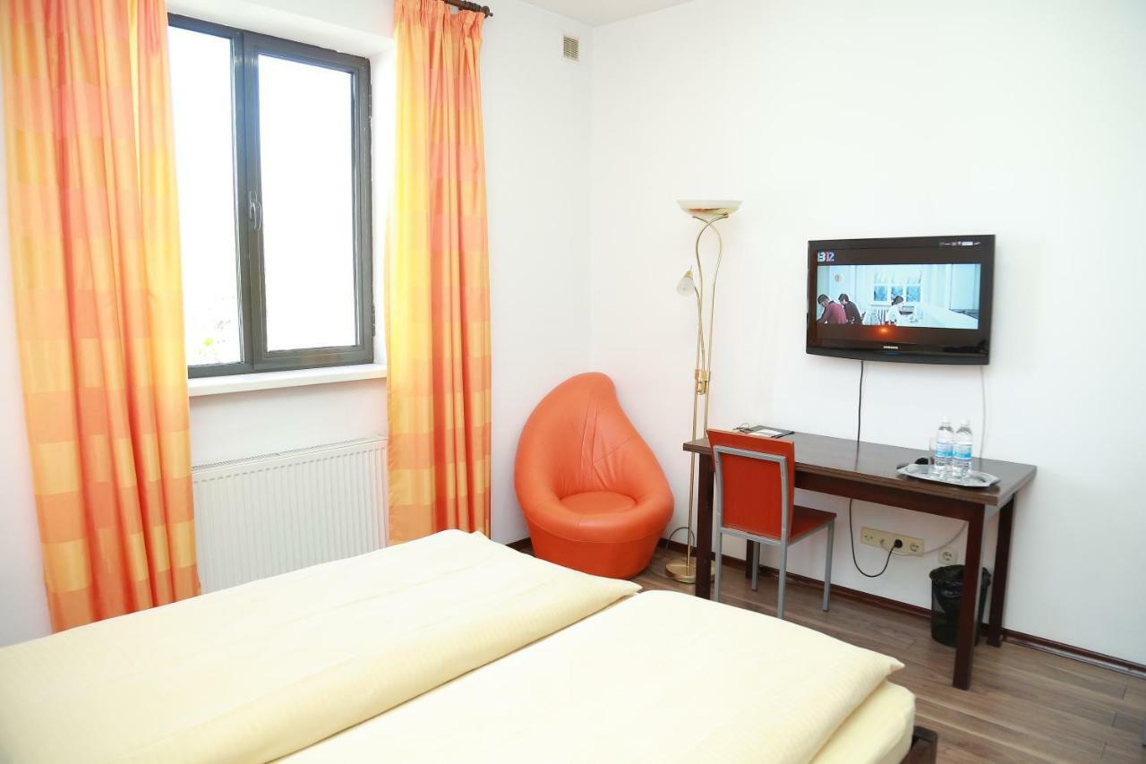 Amir Hotel Karakol Luaran gambar